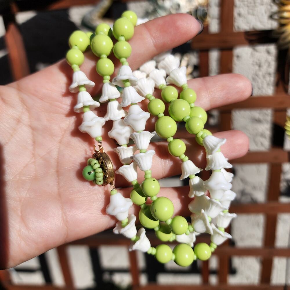 Vtg SIGNED Miriam Haskell Necklce White Milk Glass Green Enamel Tulip Flower - Picture 5 of 13
